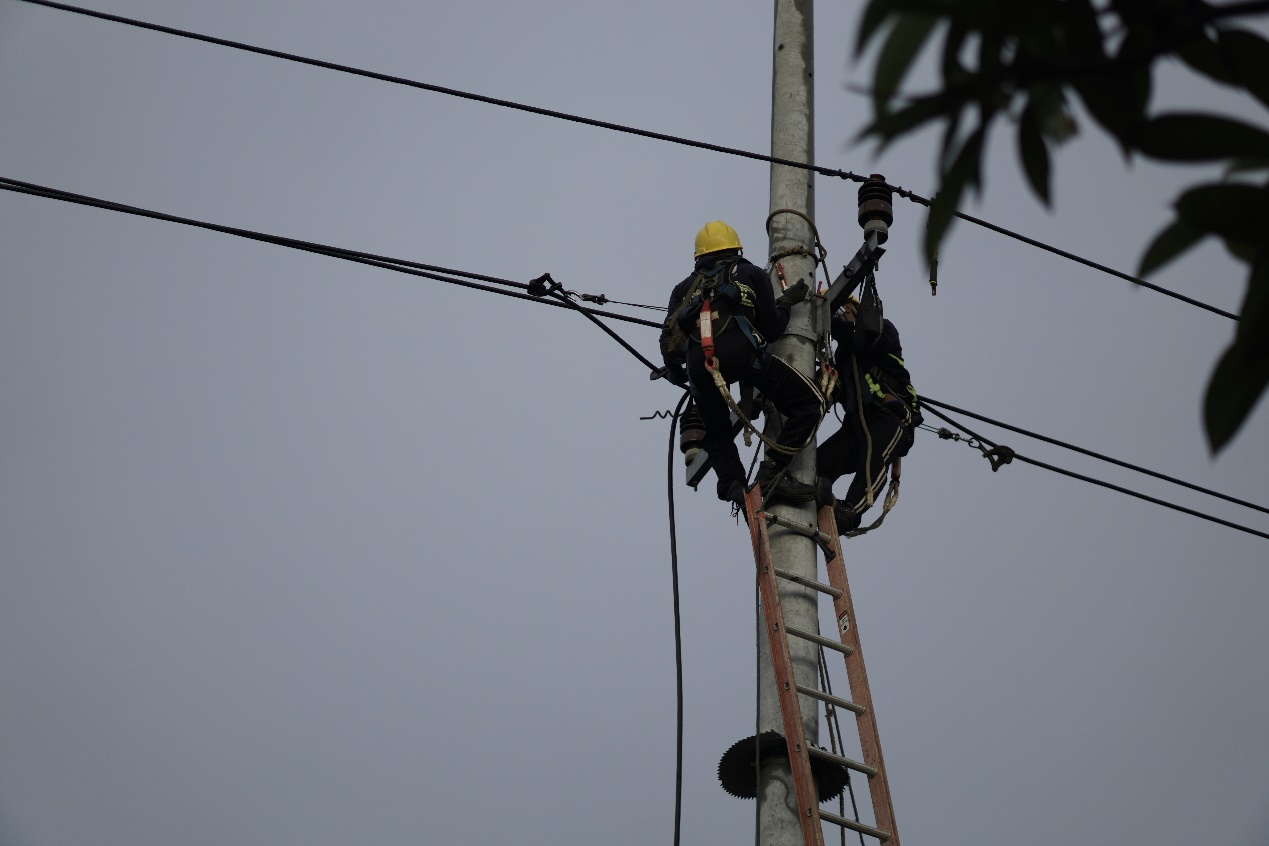 Instalasi jaringan FTTH: Konektivitas serat optik berkecepatan tinggi